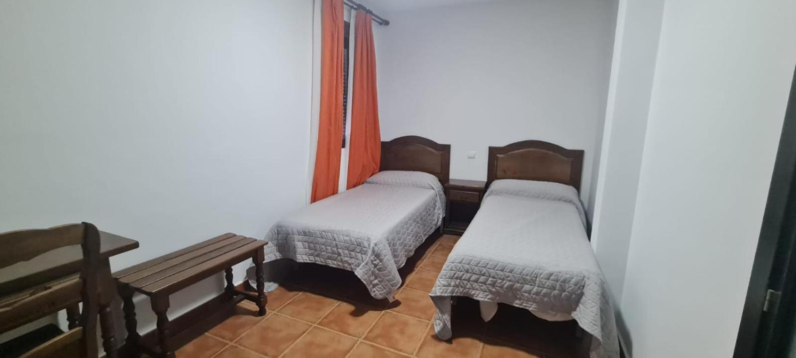 Hostal La Roda Villaluenga Exteriör bild
